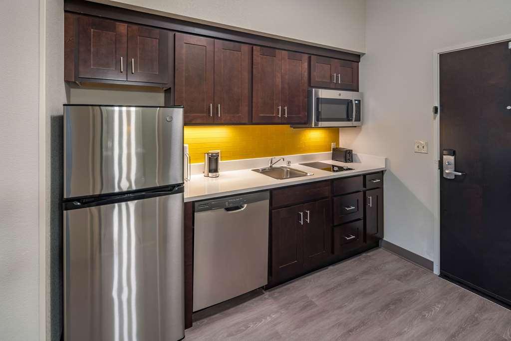 Mainstay Suites Spokane Airport Room photo