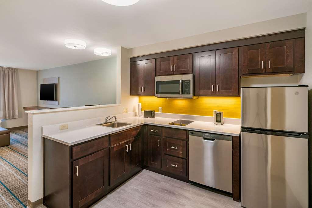 Mainstay Suites Spokane Airport Room photo