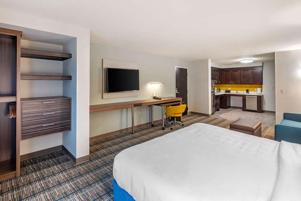 Mainstay Suites Spokane Airport Room photo